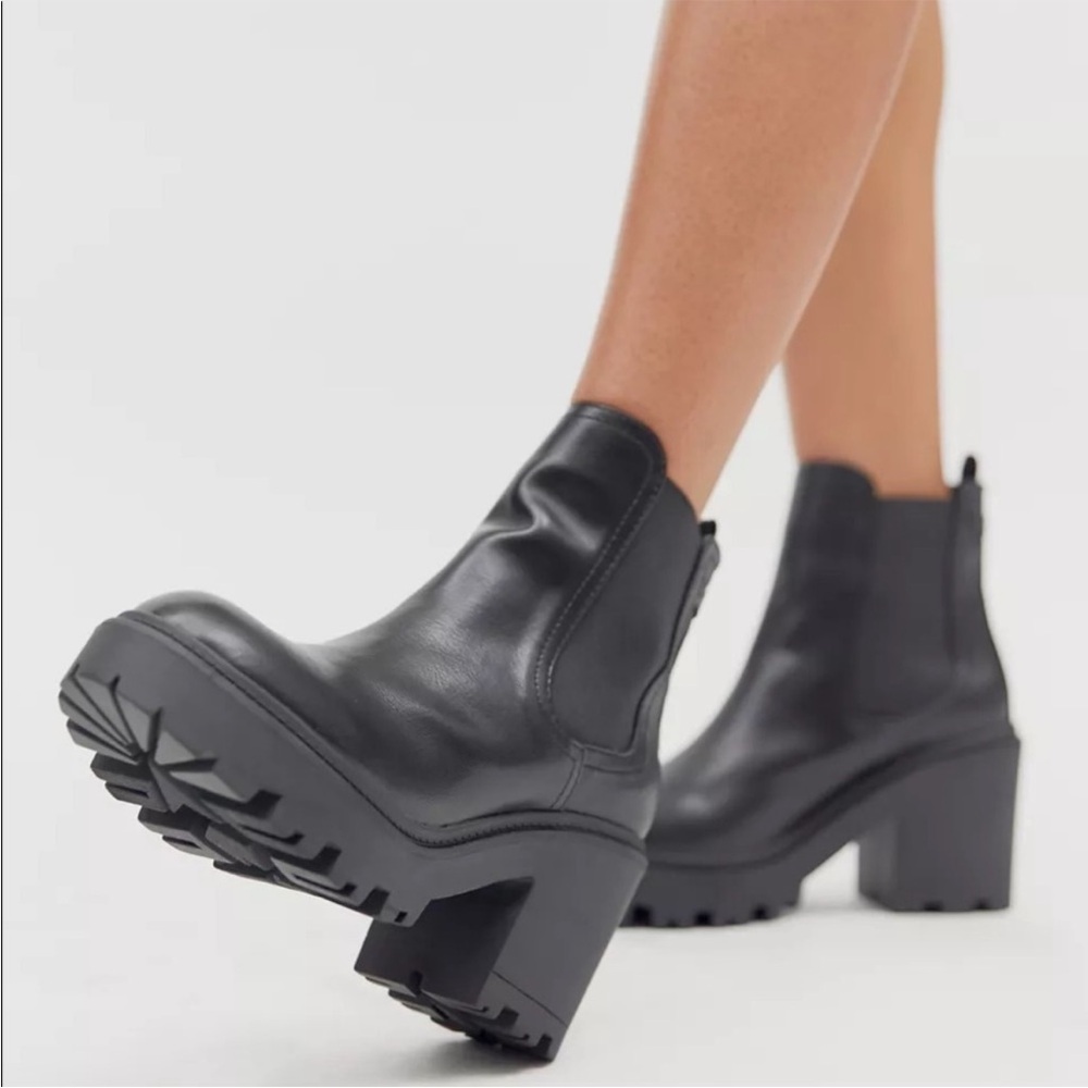 Urban Outfitters Black Chunky Chloe Chelsea Boot - Picture 8 of 8